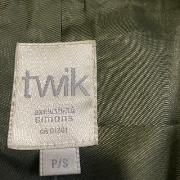 Coat - Picture 4 of 11